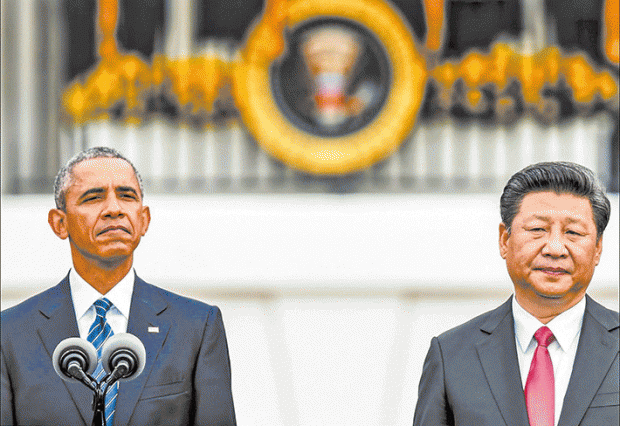 버락 오바마 미국 대통령이 2015년 9월 25일 시진핑 주석과 함께 참석한 합동기자간담회에서 사이버 산업스파이를 정부차원에서 지휘, 개입하지 않기로 양국이 합의했다고 전했다. | WIN MCNAMEE/GETTY IMAGES