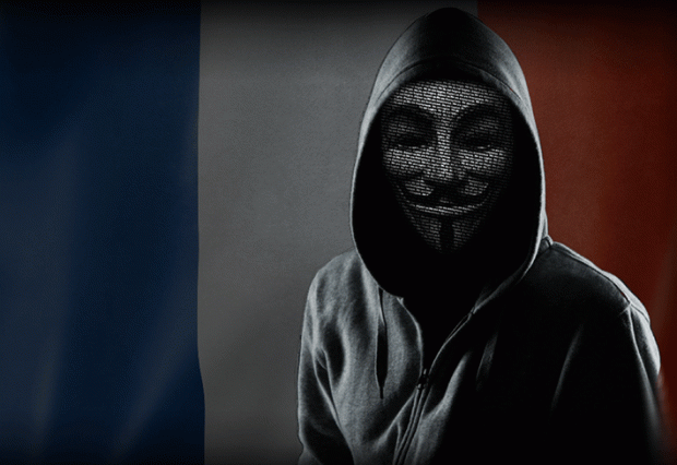 테러를 반대하는 해커 단체인 고스트섹(GhostSec)의 일원인 토리퍼(TorReaper)가 사용하는 사진으로 복면을 한 사람이 가이 포크스 가면을 쓴 모습. 고스트섹과 국제 해킹 그룹인 어나니머스(Anonymous)가 온라인에서 활동하는 IS에 맞서 싸우고 있다. | GhostSec