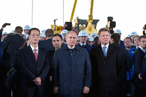 (왼쪽부터) 장가오리 중국공산당 중앙정치국 상무위원 겸 국무원 부총리, 중국 블라디미르 푸틴 러시아 대통령, 알렉세이 밀러 가스프롬 CEO가 2014년 9월 1일 러시아 동부 야쿠츠크 지역에 가스관 착공식에 참석했다.  | AP