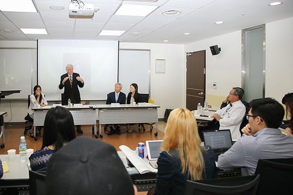 20일 고려대학교 의대 본관에서 데이비드 킬고어 캐나다 전 장관(왼쪽에서 두번째)을 초청해 중국의 강제 장기적출 문제의 심각성과 이를 해결하기 위한 한국의 역할을 논의하는 대담회가 열렸다. | 에포크타임스