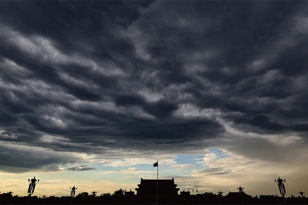 최근에, 중국 고대 점성술을 기반으로 한 새로운 예언이 많은 사람을 놀라게 하고 있다. 사진은 먹구름에 뒤덮인 톈안먼(天安門) 광장이다. | Getty Images