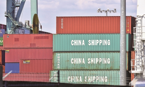 미중 무역전쟁의 규모는 전례없는 5,170억 달러에 이를 것이다. 사진은 미 롱비치(Longbeach) 항구에 있는 중국 컨테이너. | Getty Images