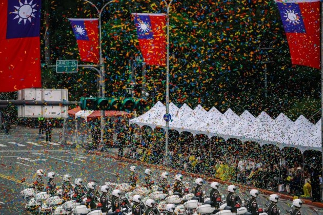 2018년 10월 10일 쌍십절 기념 퍼레이드 중 총통 관저 앞에 도열한 대만군 헌병대. | Billy H.C. Kwok/Getty Images