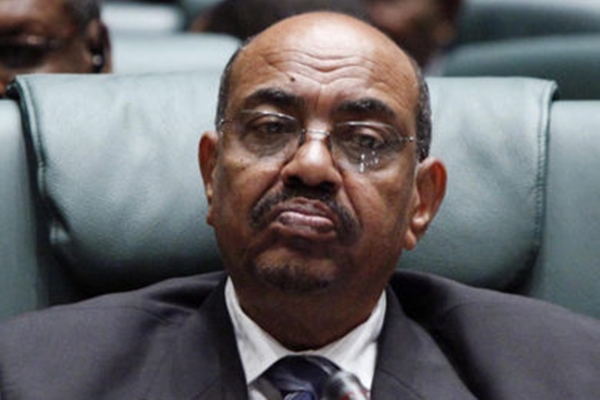 2011년 당시 국제형사재판소에 의해 지명 수배된 오마르 알 바시르(Omar al-Bashir) 수단 대통령의  베이징 방문 소식이 전해지자 논란이 일었다. | MAHMUD TURKIA/AFP/Getty Images