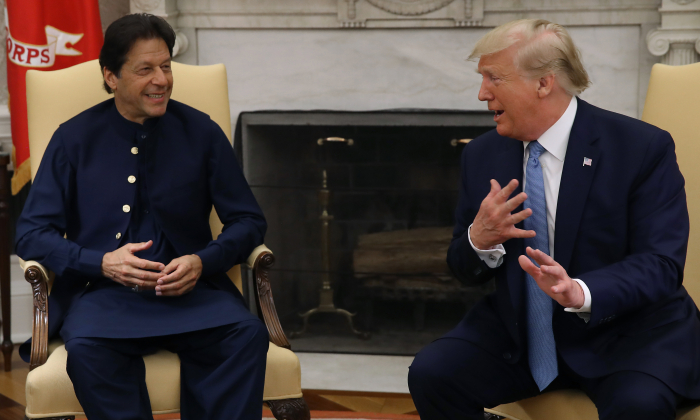트럼프 미국 대통령과 칸 파키스탄 총리가 지난 22일 백악관 집무실 공식 회견을 가졌다. 2019.7.22 | Mark Wilson/Getty Images