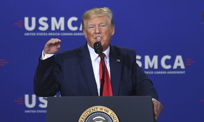 도널드 트럼프 미국 대통령이 밀워키의 한 공장을 방문해 미국·멕시코·캐나다협정(USMCA)에 대해 발언하고 있다. 2019.7.12 | Mandel Ngan/AFP/Getty Images