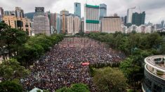 홍콩 대규모 시위, 폭우 속 170만명 참가..평화롭게 마무리 “경찰 폭력 반대”