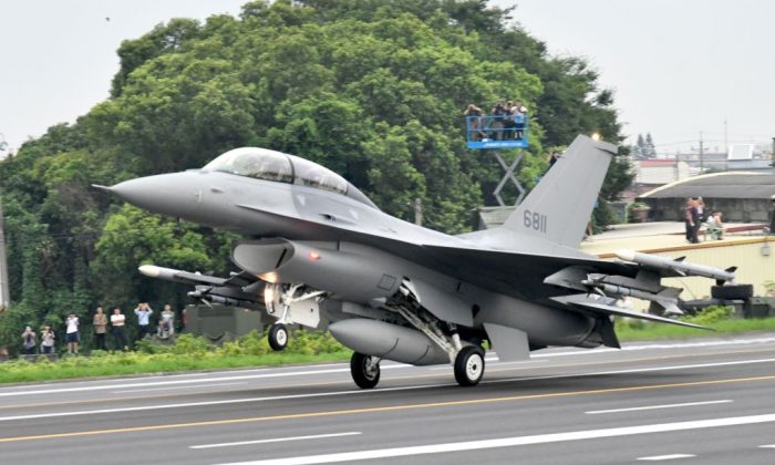이번에 대만 판매가 결정된 최신형 F-16V 전투기 | Sam Yeh/AFP/Getty Images