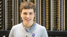 10대 소년, 물속 미세플라스틱 제거법으로 구글 사이언스 페어 우승