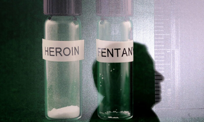 미국 의회에서 제출된 헤로인(좌)과 펜타닐의 치사량 비교를 위한 샘플. 배경의 그림자는 린지 그레이엄 의원 | Chip Somodevilla/Getty Images
