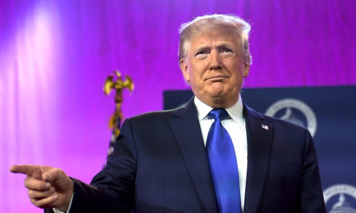 도널드 트럼프 대통령이 미국 워싱턴 옴니 쇼어햄 호텔에서 열린 보수 단체 행사 '유권자 정상회의'(Values Voters Summit)에서 연설하고 있다. 2019. 10. 12. | Eric Barada/AFP via Getty Images