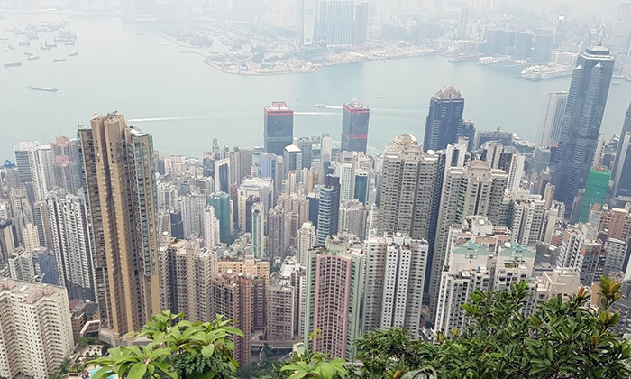 빅토리아 피크에서 내려다본 홍콩 전경. 아래가 홍콩 섬 위쪽 바다 건너편이 구룡반도 | 연합뉴스