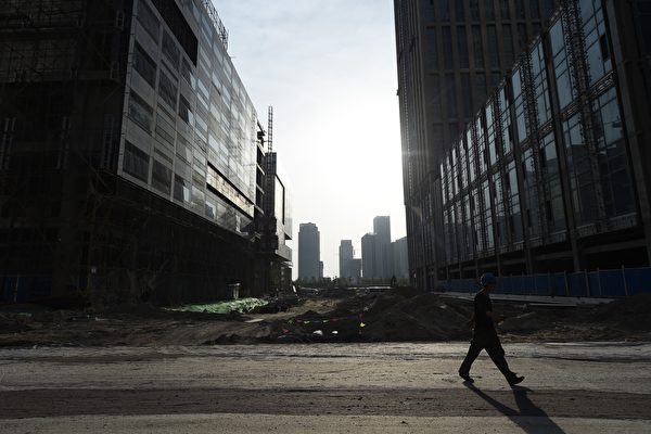 지난 19일, 마쥔(馬駿) 중국 인민은행 금융정책위원은 “중국 지방정부 융자플랫폼의 디폴트가 ‘연쇄반응’을 일으킬 것”이라고 경고했다. | Photo credit should read GREG BAKER/AFP/Getty Images