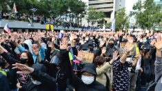 홍콩 시위대, 인권탄압 가담한 中 관리 체포 요구…경찰은 최루탄 발사
