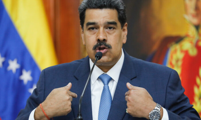 베네수엘라 독재자 니콜라스 마두로가 수도 카라카스의 미라플로레스 대통령궁에서 기자회견을 하고 있다. 2020. 2. 14. | AP연합