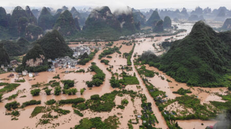 중국 남부지역 연일 기록적 폭우…최소 21명 사망, 재산피해 수천억원