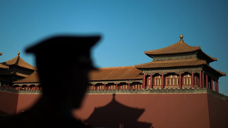 기사와 직접 관련없는 자료사진. 중국 자금성 부근에서 준군사조직인 무장경찰이 경비를 서고 있다. | NICOLAS ASFOURI/AFP via Getty Images
