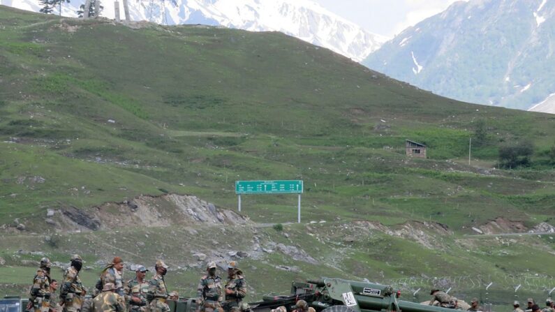 산악지대의 인도 군인들 | 로이터=연합뉴스