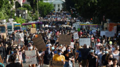 미국 워싱턴서 시위대 수천 명 행진 “의미 있는 변화” 촉구