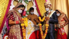 “신랑은 숨지고 100여 명 확진” 인도 결혼식서 벌어진 ‘코로나19 참사’