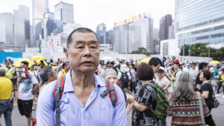 사주 체포 빈과일보 주식 장중 최고 344% 폭등…홍콩인들 “양심 언론 지킨다”