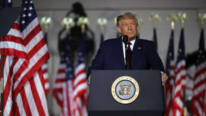 도널드 트럼프 미국 대통령이 2020년8월27일 워싱턴DC 백악관 잔디밭에서 공화당 대선 후보 수락 연설을 하고 있다. 이 자리에는 1500명이 참석했다. | Chip Somodevilla/Getty Images
