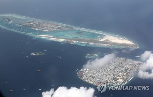 몰디브의 수도 말레(우측 아래)와 공항섬(왼쪽 위) | 연합뉴스