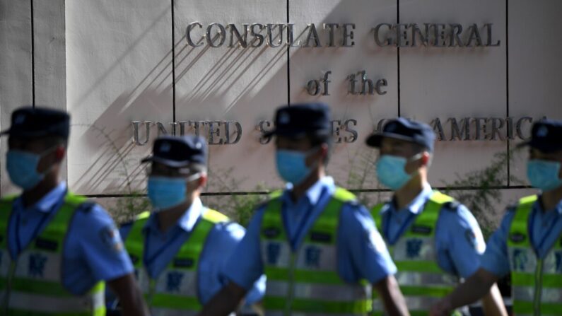 지난 7월 27일 폐쇄된 청두 주재 미국 총 영사관. 사진은 폐쇄 하루 전날 촬영 | NOEL CELIS/AFP via Getty Images