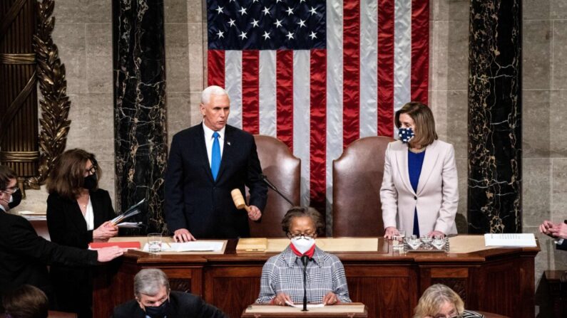 2021년 1월 6일(현지시각) 미국 워싱턴 국회의사당에서 상하원 합동회의가 열렸다. | RIN SCHAFF/POOL/AFP via Getty Images=연합