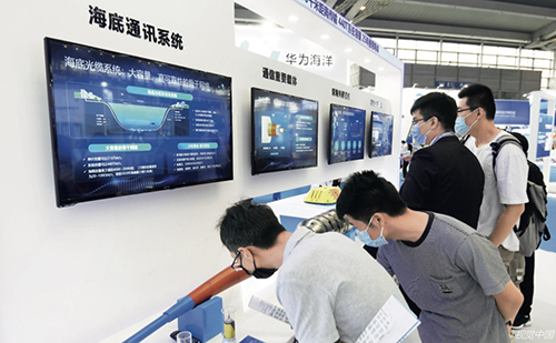 지난해 열린 중국 해양경제박람회에 설치된 화웨이 마린 네트워크의 전시회 홍보 부스 | 화면 캡처