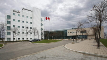 캐나다 바이러스 연구소에서 해고된 과학자, 中 스파이 활동 의혹