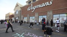 BLM 시위대, 슈퍼마켓 문 잠그고 이용객 100여명 감금
