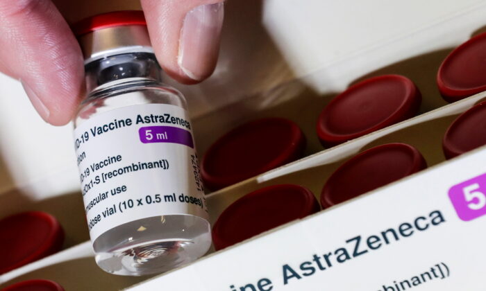 아스트라제네카 코로나19 백신(코비실드). | Hannibal Hanschke/Reuters
