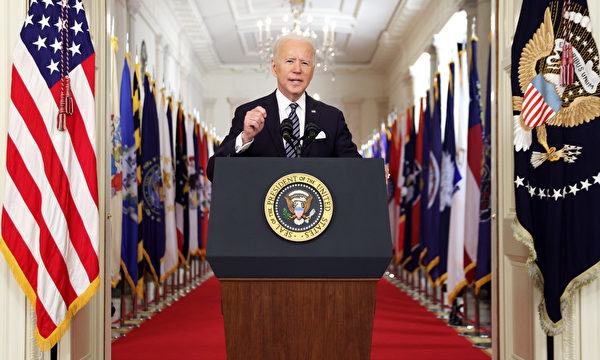 조 바이든 대통령이 11일 황금시간대에 백악관 이스트룸에서 코로나19 대유행 1주년을 맞아 연설을 하고 있다. | Alex Wong/Getty Images