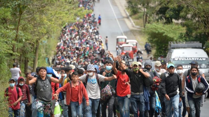 미국으로 향하는 중미 온두라스 이민자들의 행렬 | AFP=연합