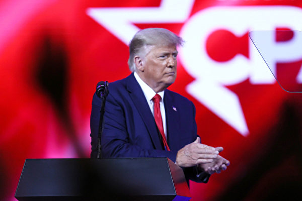 2021년 2월 28일 도널드 트럼프 전 미국 대통령이 보수정치행동회의(CPAC)에서 연설하고 있다. | Joe Raedle/Getty Images