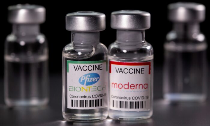 왼쪽부터 화이자-바이오앤테크, 모더나 코로나19 백신 | Dado Ruvic/File Photo/Reuters/ 연합
