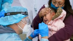 미 CDC 내부 자료서 “백신 맞고도 매주 3만5천명씩 감염”