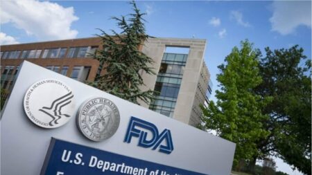 미 법원, FDA에 “화이자 백신 심사자료 8개월 내 공개” 판결