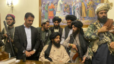 탈레반, 대통령궁 장악 후 전쟁 종료 선언…대통령은 국외 탈출