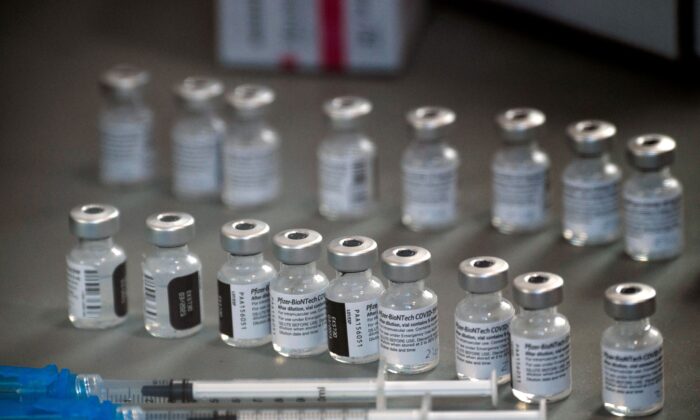 미국 화이자와 독일 바이오엔테크가 공동 개발한 코로나19 백신. 2020.12.17 | Patrick T. Fallon/AFP via Getty Images/ 연합
