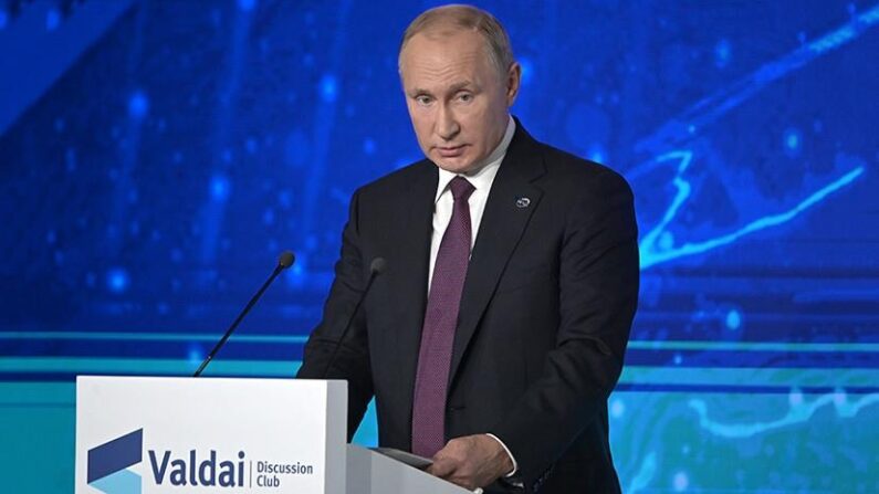 국제 러시아 전문가 모임 '발다이 클럽' 회의에 참석해 연설하는 푸틴 대통령 | RT/연합

