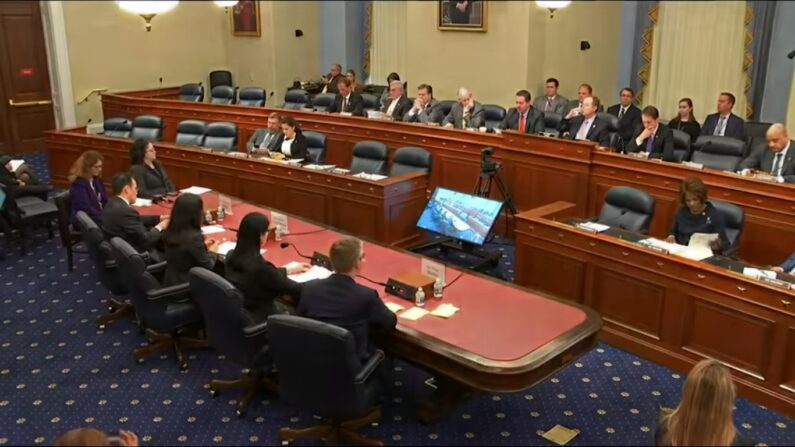미 하원 정보위원회(House Intelligence Committe)의 회의 모습ㅣ정보위원회 영상 캡처