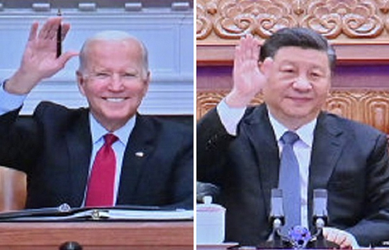 16일 오전 열린 조 바이든 미국 대통령과 시진핑 중국 국가 주석의 화상 회담 모습. | 신화/연합 캡처