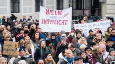 백신 미접종자 외출 금지한 오스트리아 “모든 거주자, 경찰 검문 대상”