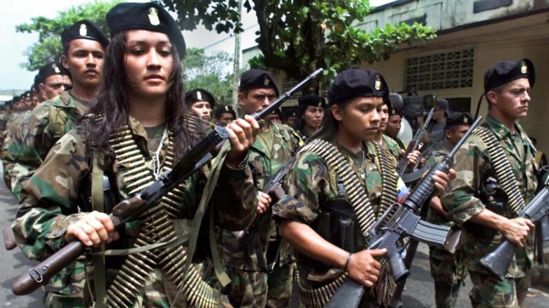 자료사진. 2001년 촬영된 콜롬비아 무장혁명군. | Luis Acosta/AFP via Getty Images/연합