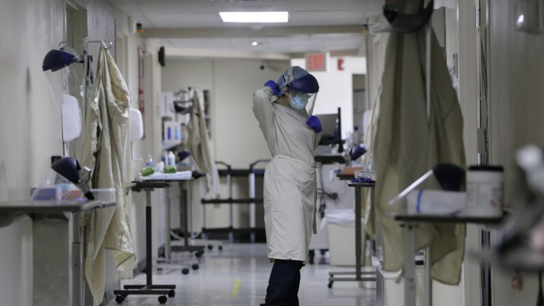 미국 텍사스주 엘파소의 한 병원에서 근무하고 있는 간호사. | AP/연합