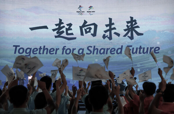 중국 공산당은 2022년 베이징 동계올림픽 표어로 '함께하는 미래(Together for a Shared Future)'를 내세웠지만, 외교적 보이콧을 선언하는 국가가 늘어나고 있다. | AP/연합