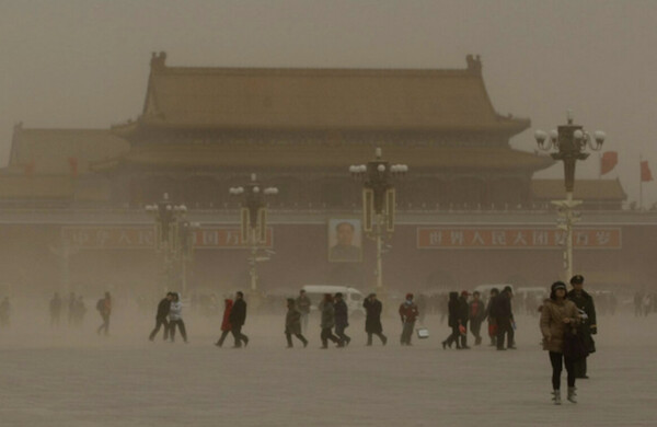 무분별한 개발로 황사가 일상화된 베이징 톈안먼 광장 | 연합뉴스
