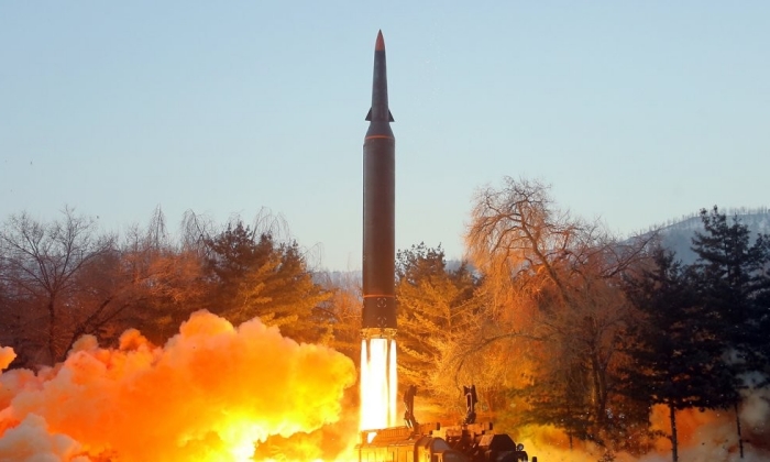 북한이 1월 5일에 이어 탄도미사일로 추정되는 발사체 1발을 또 발사했다. | 연합뉴스